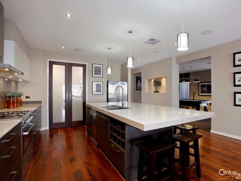 19 Regal Terrace, Mooroolbark VIC 3138