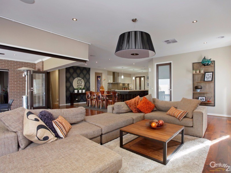 19 Regal Terrace, Mooroolbark VIC 3138