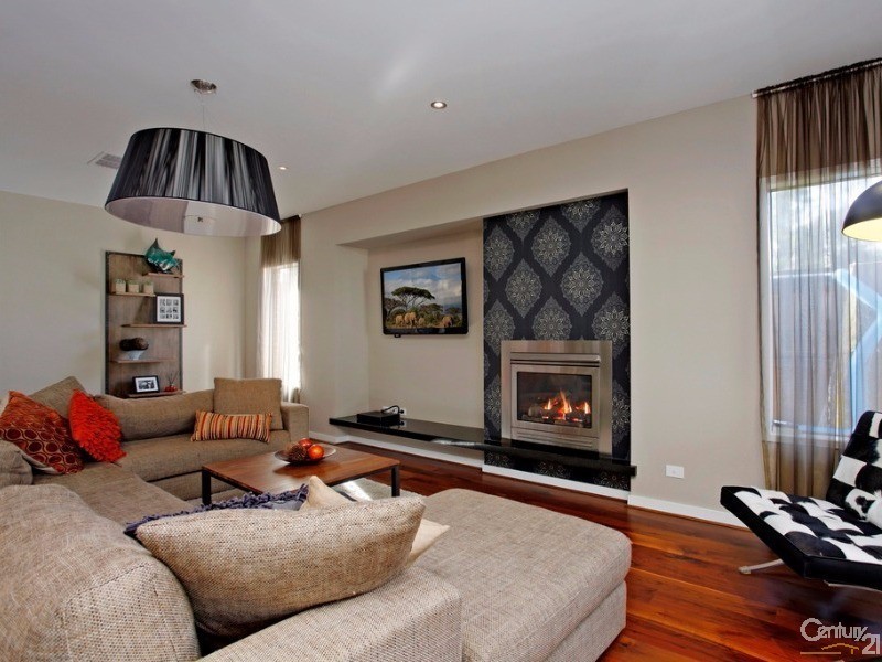 19 Regal Terrace, Mooroolbark VIC 3138