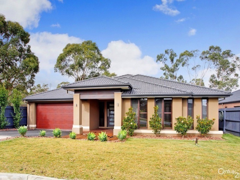 19 Regal Terrace, Mooroolbark VIC 3138