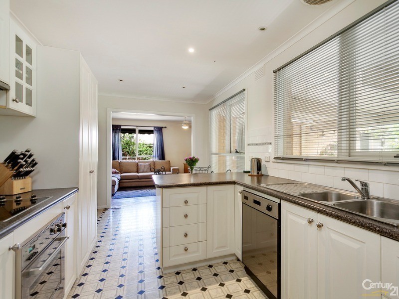 17 Helen Avenue, Croydon VIC 3136