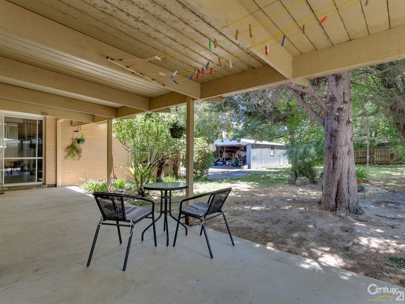 17 Helen Avenue, Croydon VIC 3136