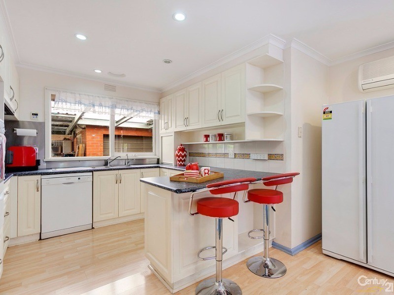 34 Binbrook Drive, Croydon VIC 3136