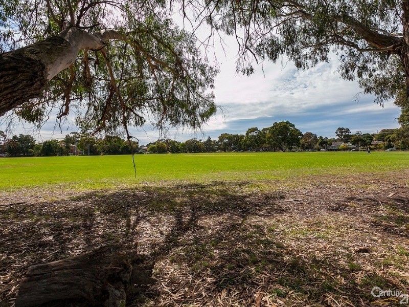 34 Binbrook Drive, Croydon VIC 3136