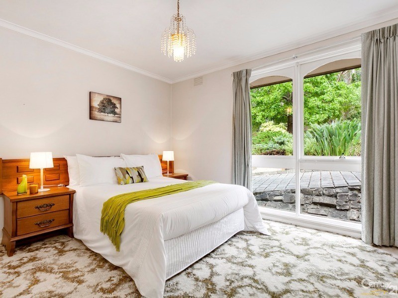 13 Braewood Avenue, Ringwood East VIC 3135