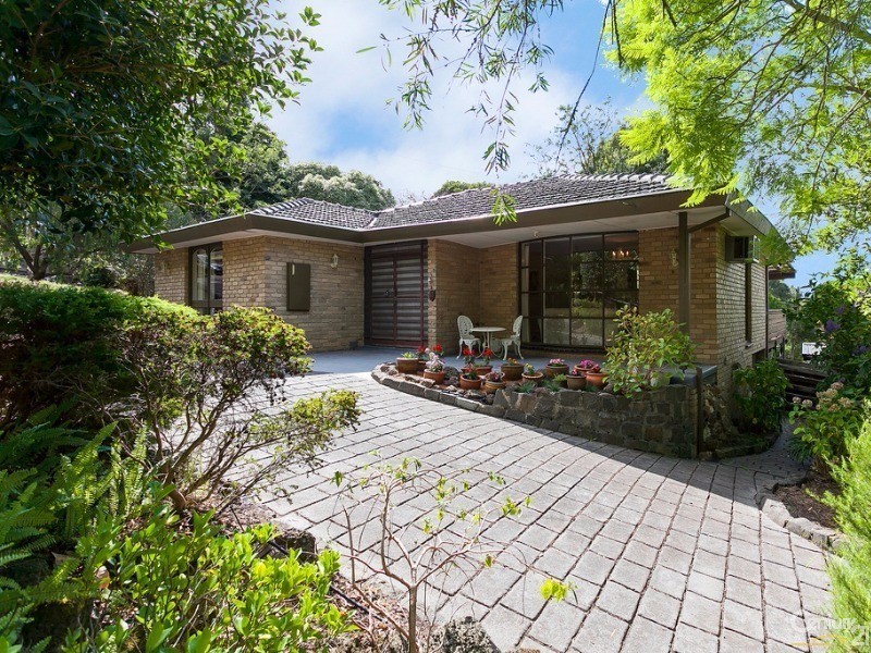 13 Braewood Avenue, Ringwood East VIC 3135