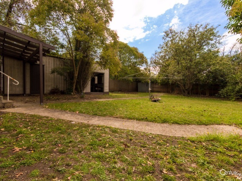 8 Ridgway Avenue, Croydon VIC 3136