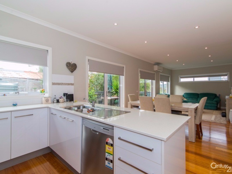 2/8-10 Humber Road, Croydon VIC 3136