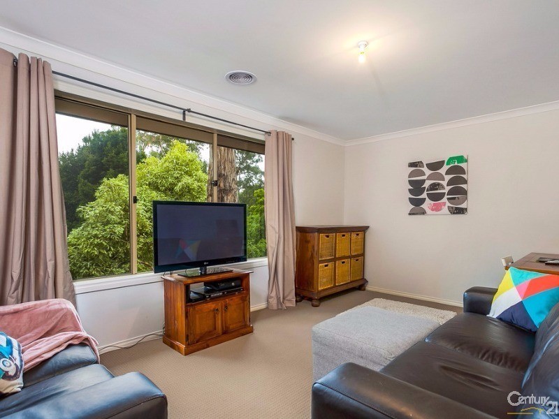 8 Gums Avenue, Belgrave VIC 3160