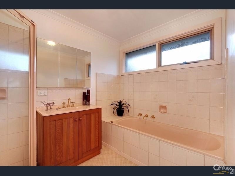 10 Durang Court, Croydon North VIC 3136