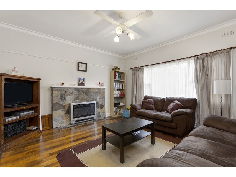 11 Railway Crescent, Croydon VIC 3136