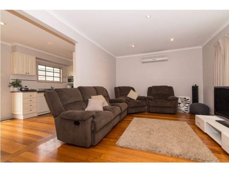 6 Diane Crescent, Mooroolbark VIC 3138