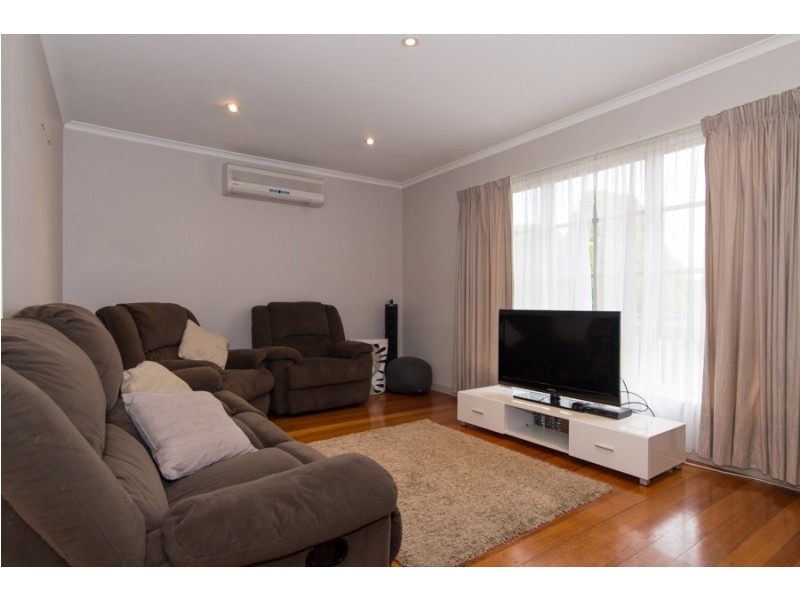 6 Diane Crescent, Mooroolbark VIC 3138