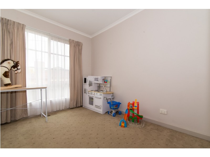 6 Diane Crescent, Mooroolbark VIC 3138