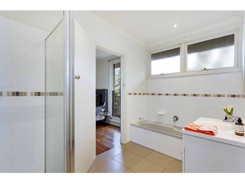 2/25  Ruskin Avenue, Croydon VIC 3136