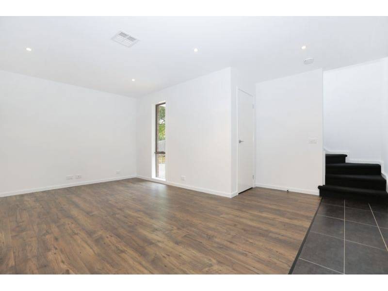 2/24 Dunoon Street, Mooroolbark VIC 3138