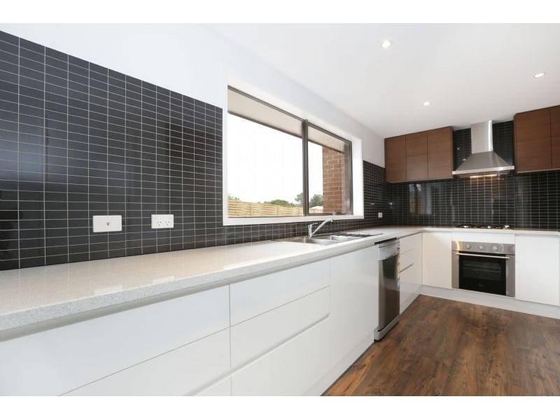 2/24 Dunoon Street, Mooroolbark VIC 3138