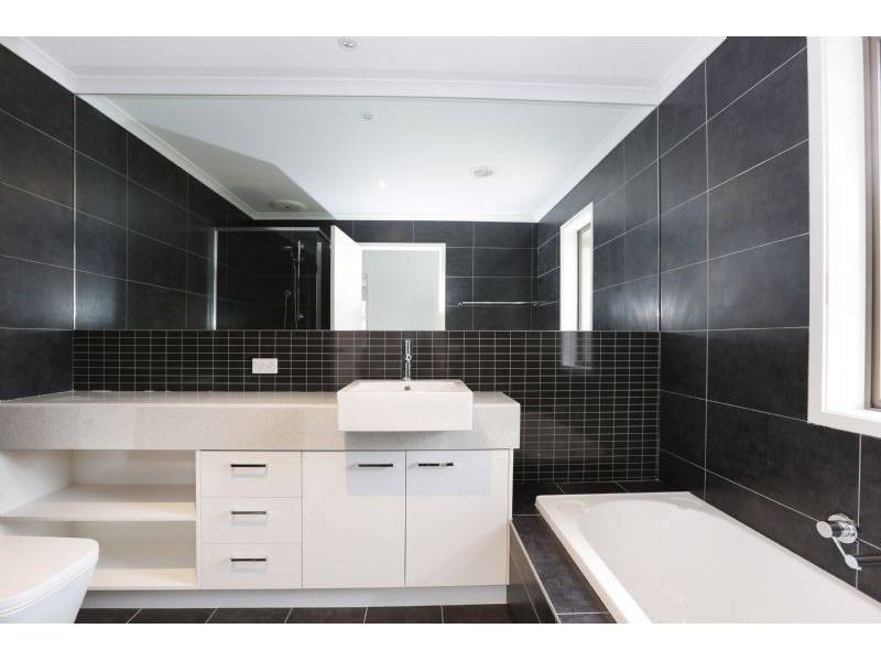 2/24 Dunoon Street, Mooroolbark VIC 3138