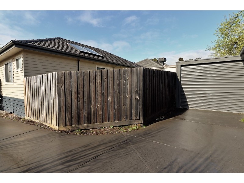 53 Blazey Road, Croydon South VIC 3136