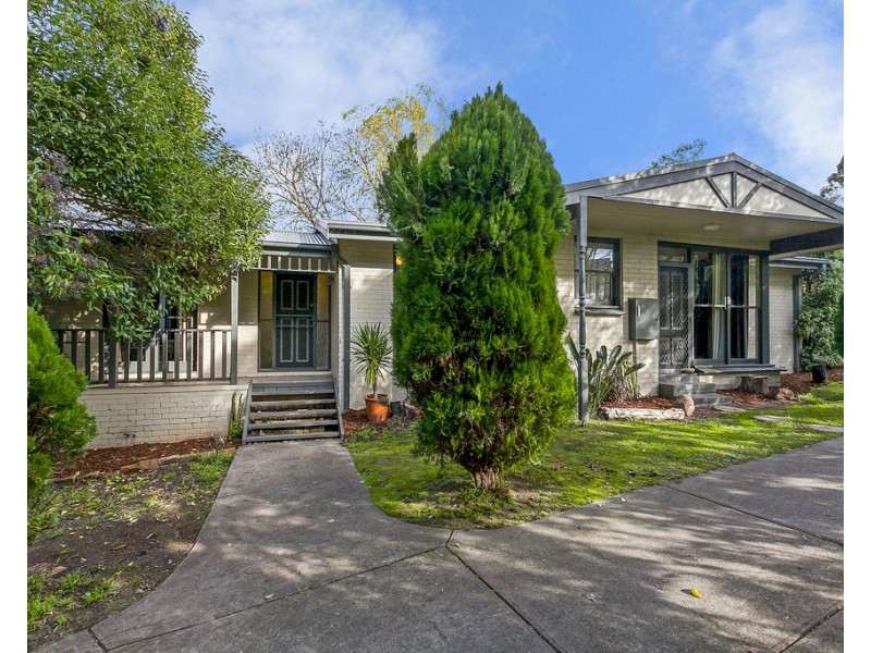 2/25 Ruskin Avenue, Croydon VIC 3136