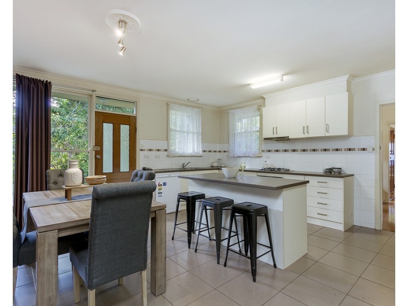 2/25 Ruskin Avenue, Croydon VIC 3136