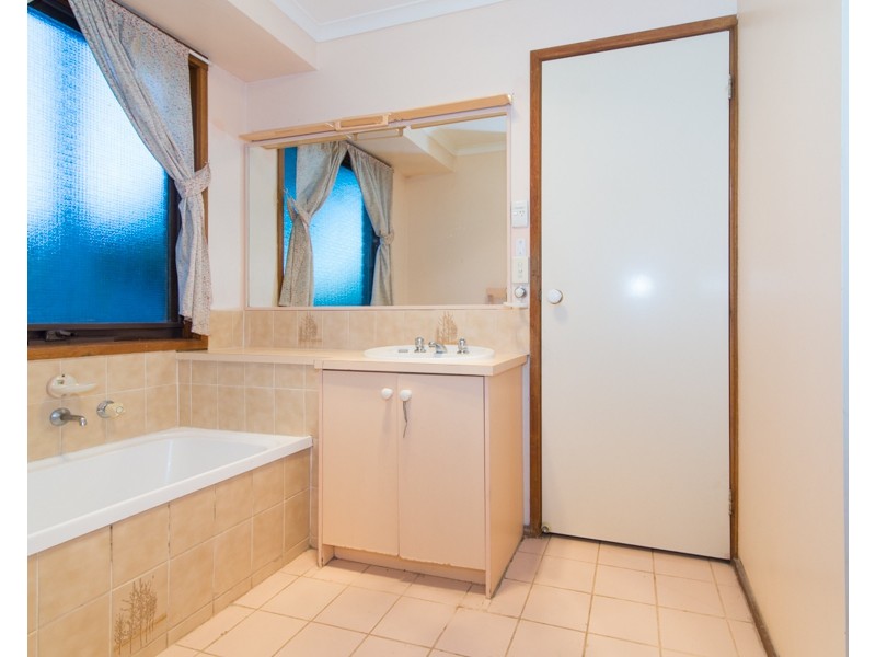 15 Mountain Heath Walk, Croydon South VIC 3136