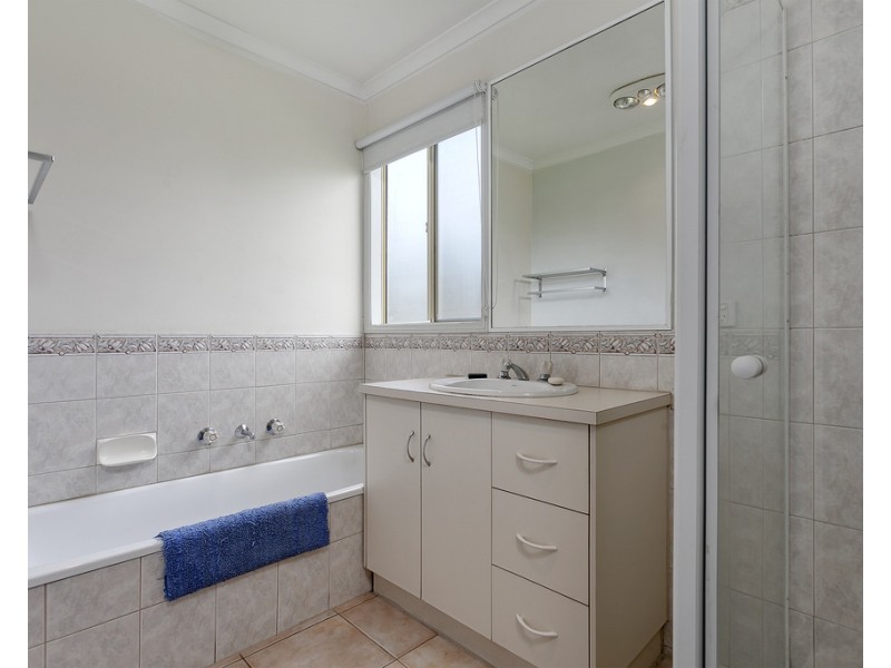 2 Meadow Crescent, Badger Creek VIC 3777