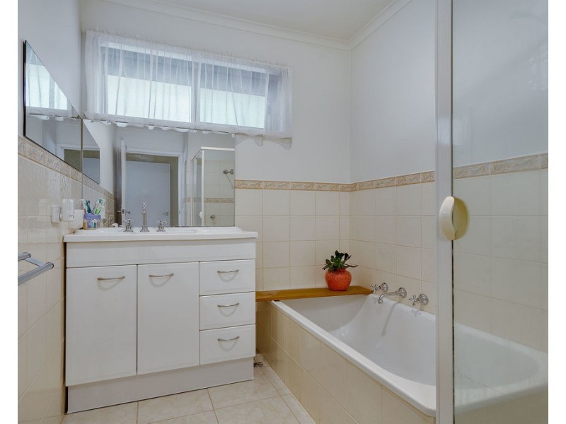 30 Winyard Drive, Mooroolbark VIC 3138