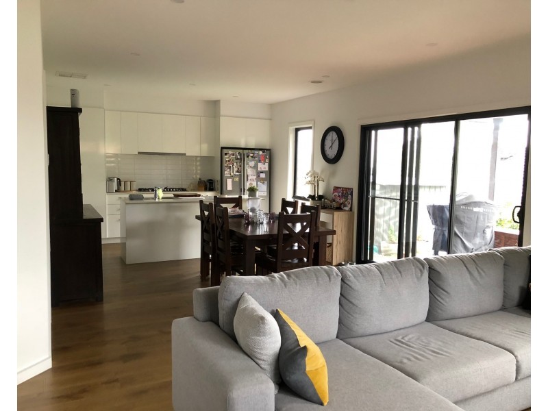 8 Newhaven Lane, Croydon VIC 3136