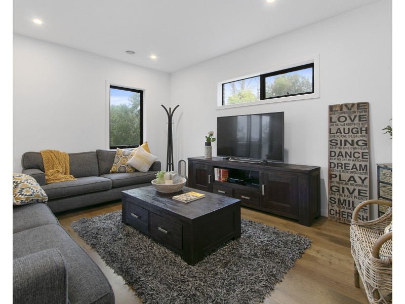 8 Newhaven Lane, Croydon VIC 3136