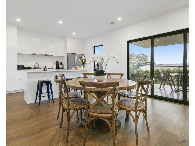 8 Newhaven Lane, Croydon VIC 3136