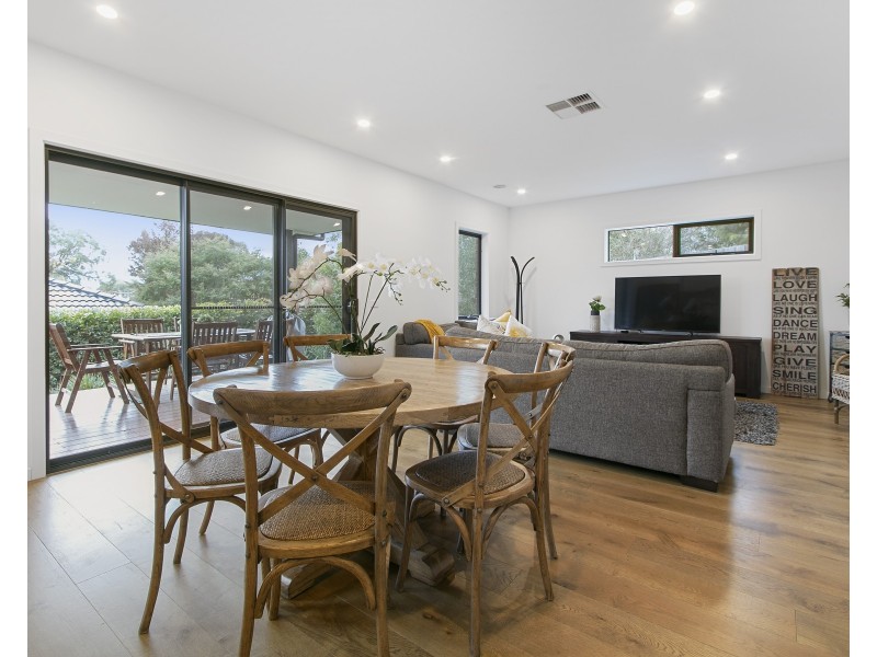 8 Newhaven Lane, Croydon VIC 3136