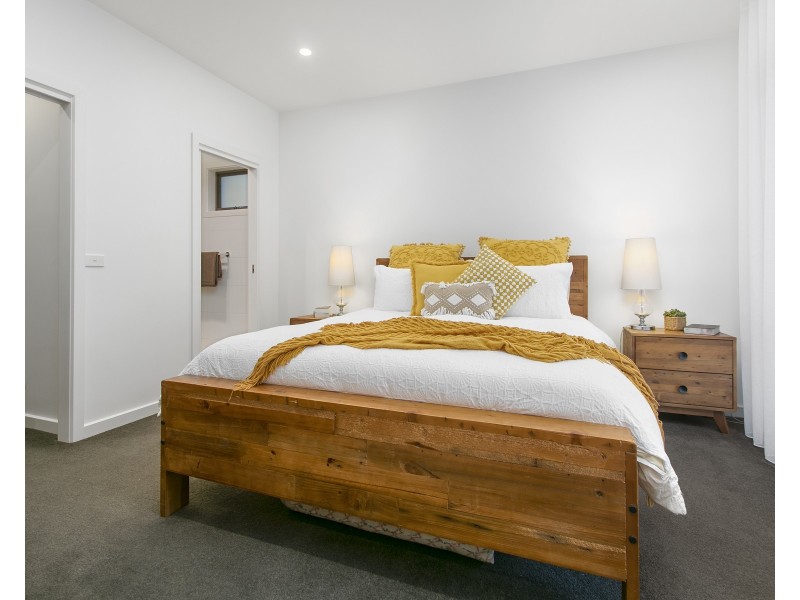 8 Newhaven Lane, Croydon VIC 3136
