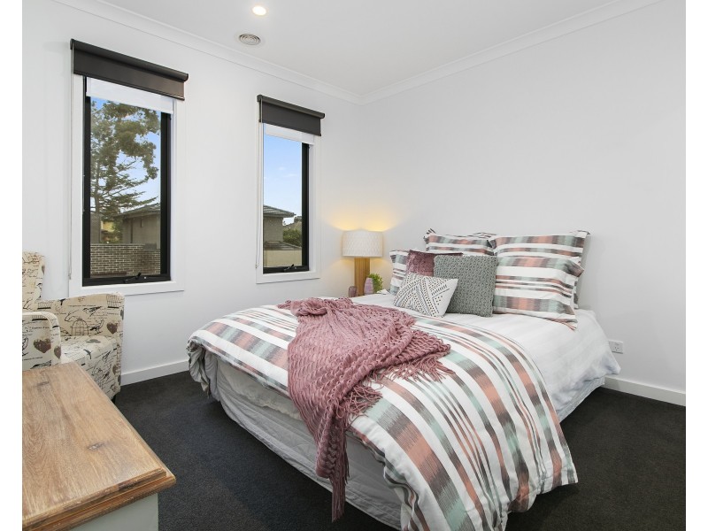8 Newhaven Lane, Croydon VIC 3136