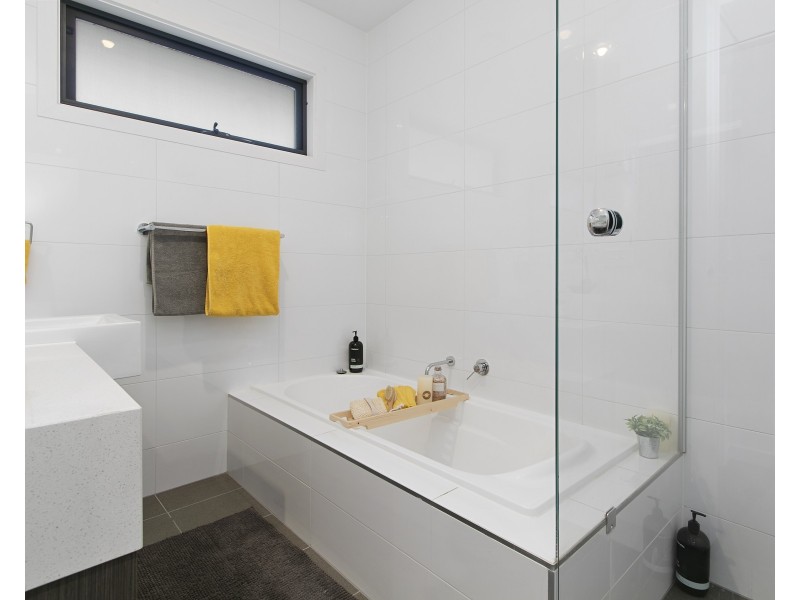 8 Newhaven Lane, Croydon VIC 3136