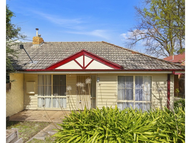 1/1 Velden Avenue, Ferntree Gully VIC 3156