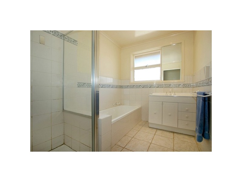 1/16 Lester Ave, Ringwood East VIC 3135