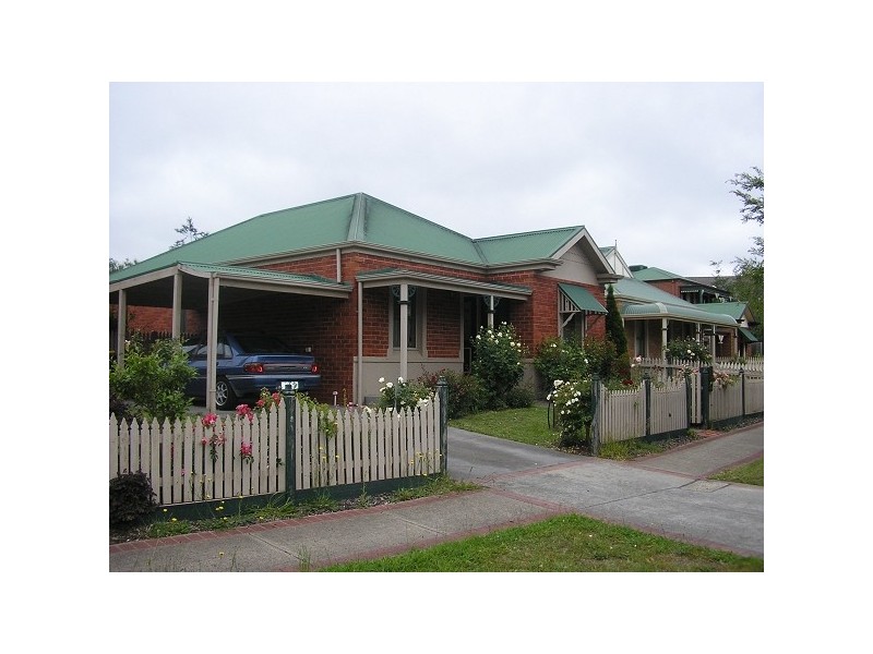 25 Chatswood Grove, Chirnside Park VIC 3116