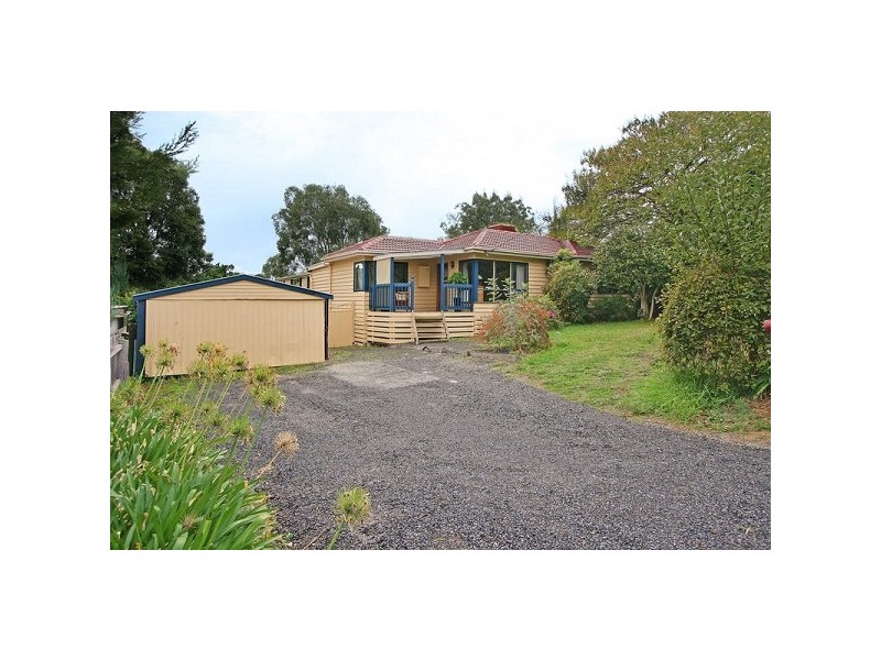 17 Robertson Cres, Boronia VIC 3155
