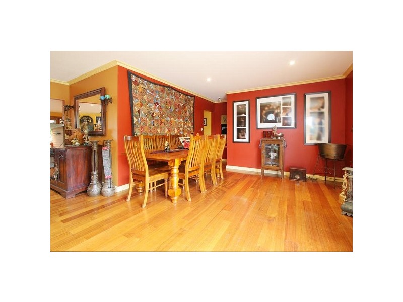 17 Robertson Cres, Boronia VIC 3155