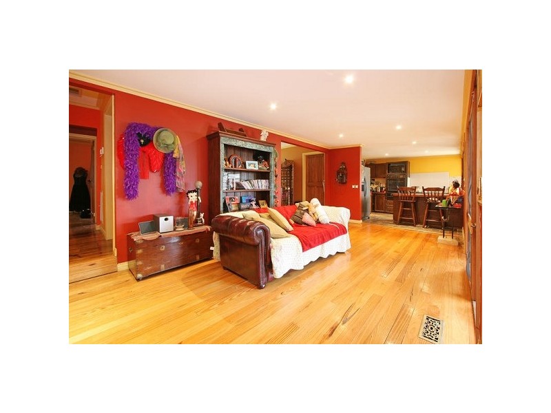17 Robertson Cres, Boronia VIC 3155