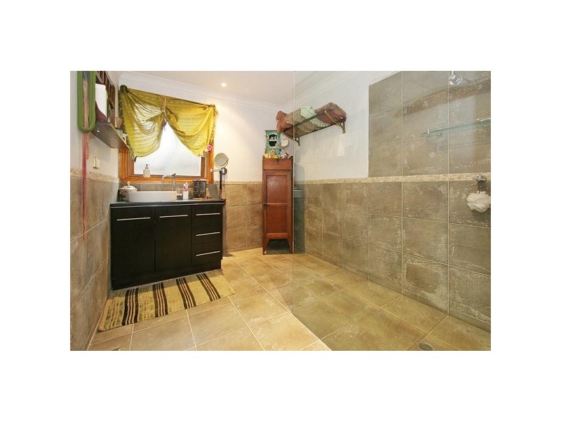 17 Robertson Cres, Boronia VIC 3155