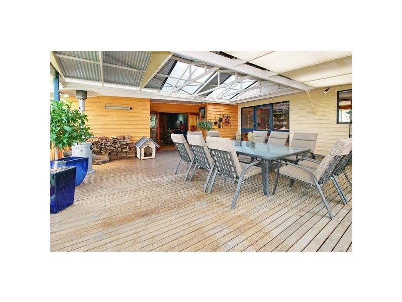 17 Robertson Cres, Boronia VIC 3155