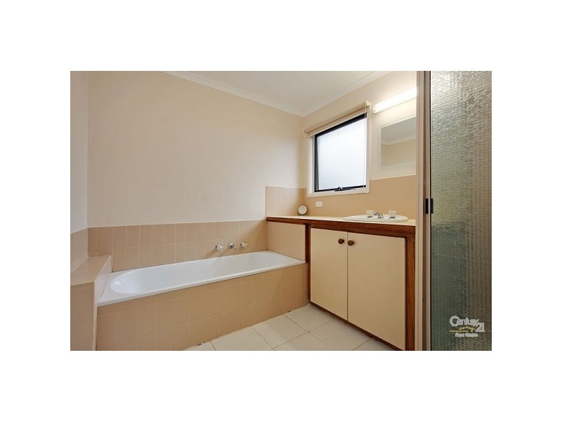 2/1 Fernwood Ave, Ringwood East VIC 3135