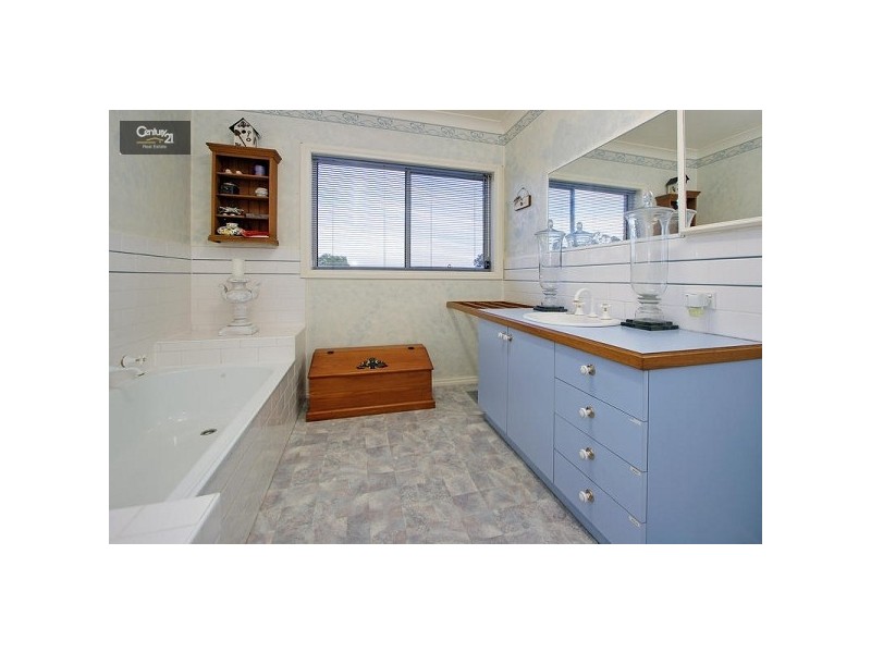 9 Waterview Crt, Croydon Hills VIC 3136