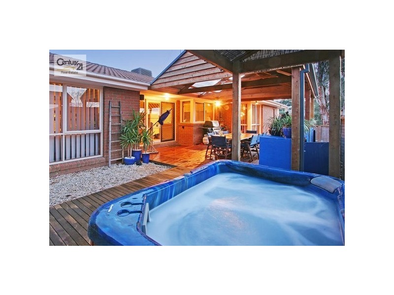 132 Nangathan Way, Croydon North VIC 3136