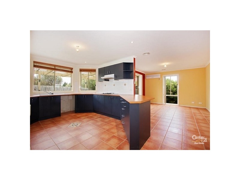 5 Tudor Crt, Narre Warren VIC 3805