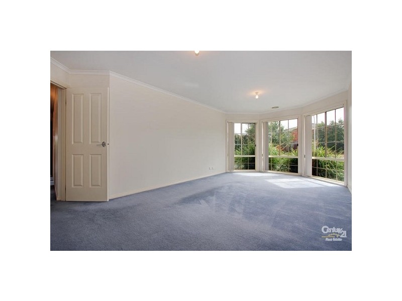 5 Tudor Crt, Narre Warren VIC 3805