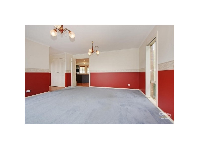 5 Tudor Crt, Narre Warren VIC 3805