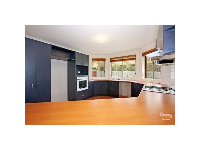 5 Tudor Crt, Narre Warren VIC 3805